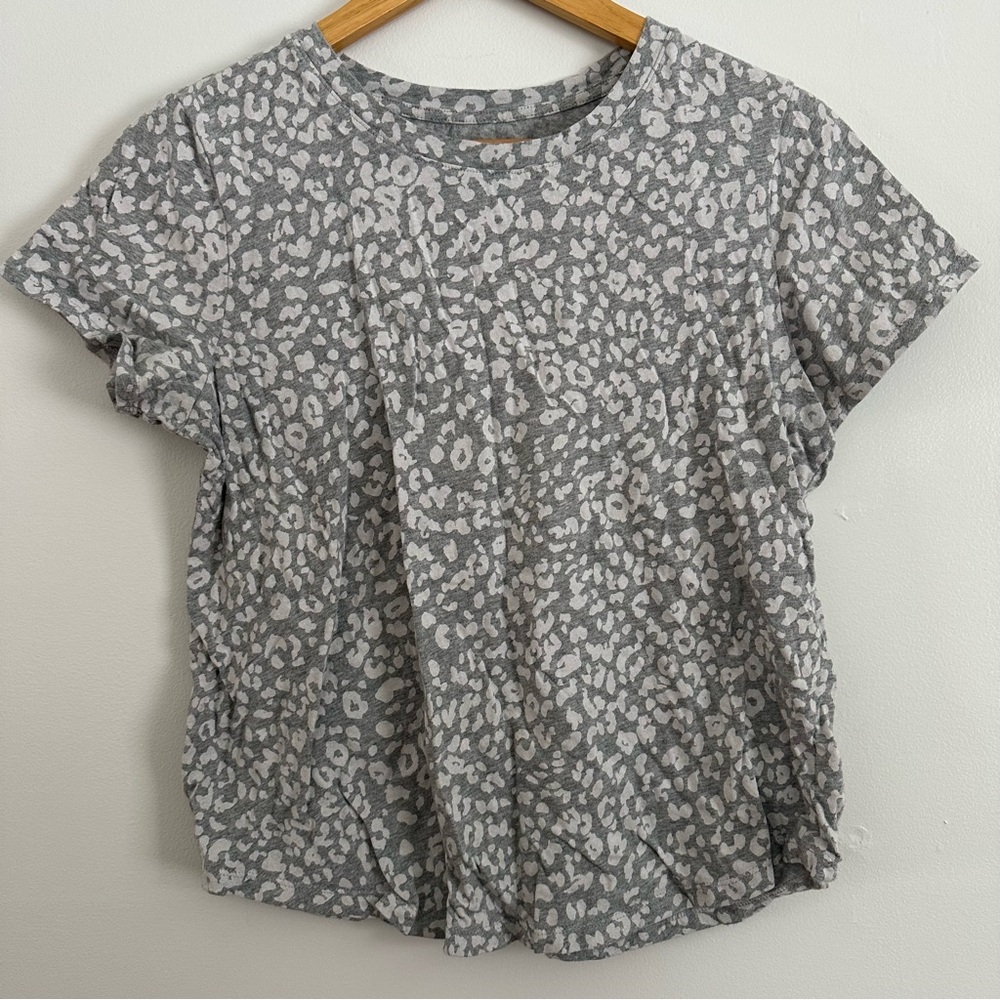 Old Navy Everywear grey crewneck tee white animal print
